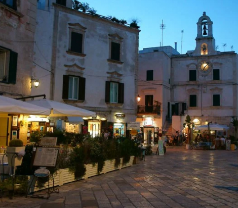 Polignano piazza 1
